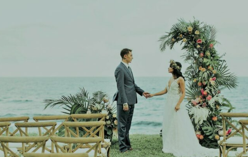 سيدة تستعين بقاتل محترف لمنع حماتها من حضور حفل الزفاف